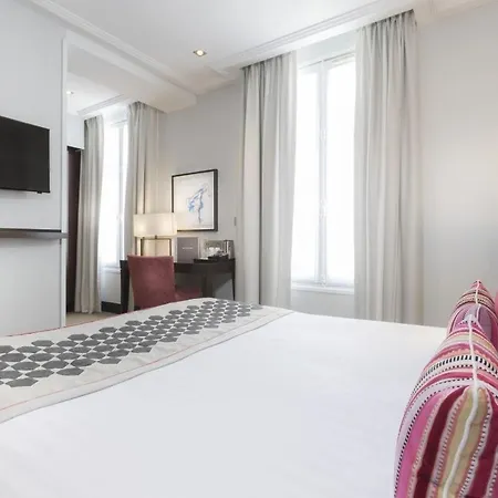Luxury Montaigne Apartment