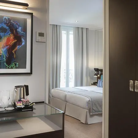 Apartment Luxury Montaigne Paris