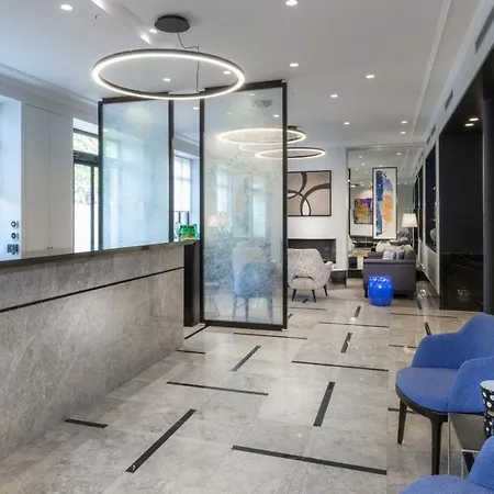Luxury Montaigne