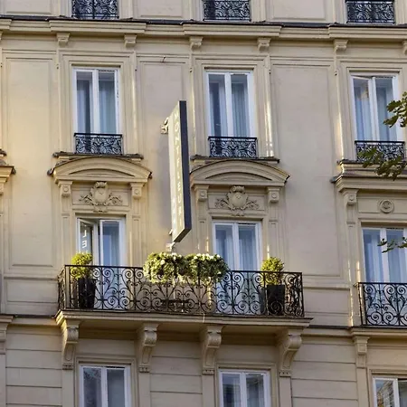 Luxury Montaigne Apartment