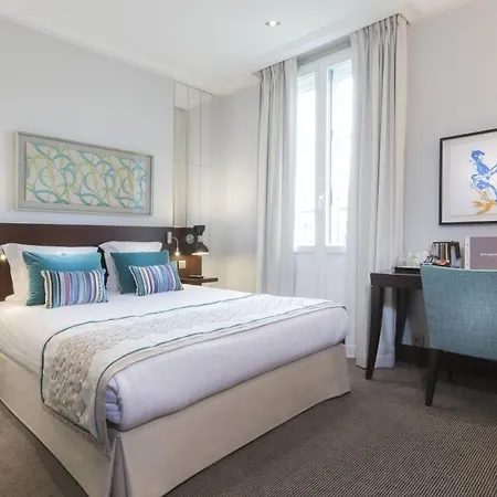 Luxury Montaigne Apartment *