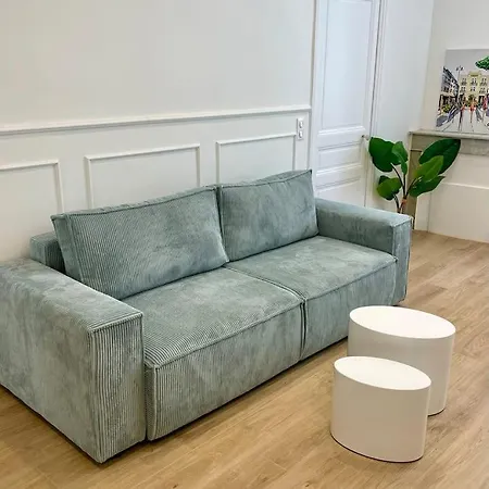 Luxury Montaigne Apartment Paris