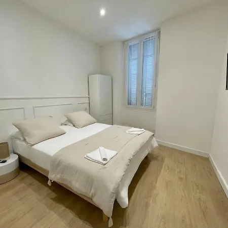 Apartment Luxury Montaigne Paris