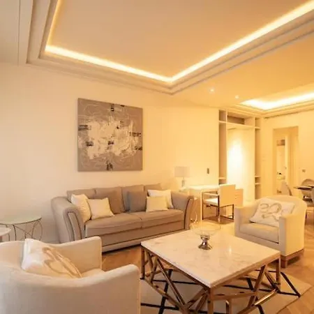 Apartment Luxury Montaigne